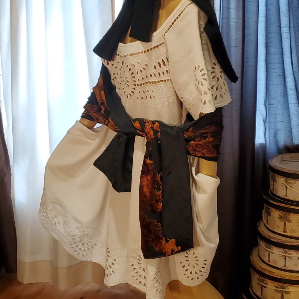 Eyelet--OUTFIT - Picture 6 of 9